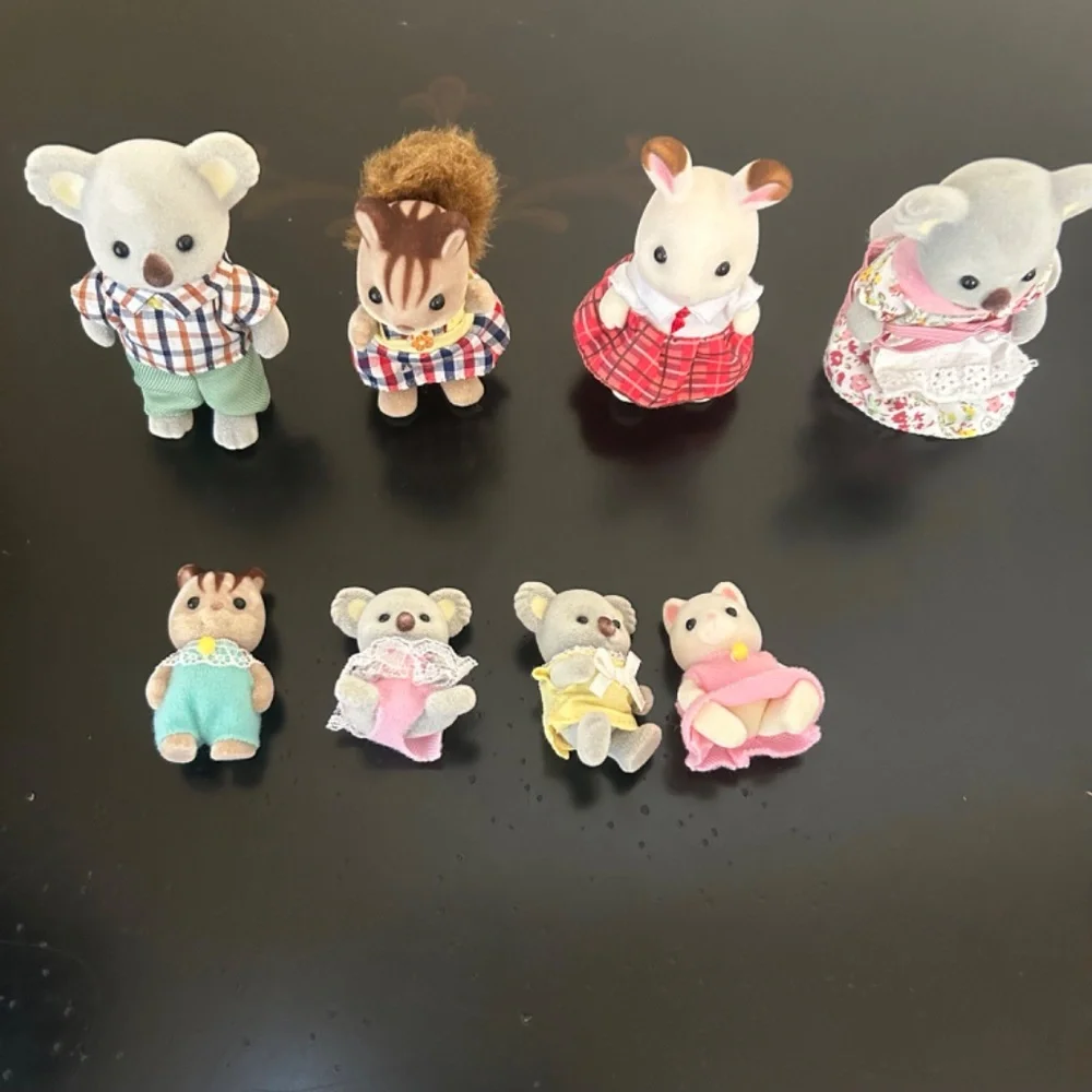 Calico Critter Family Epoch Lively Tree with Family - Picture 9 of 12